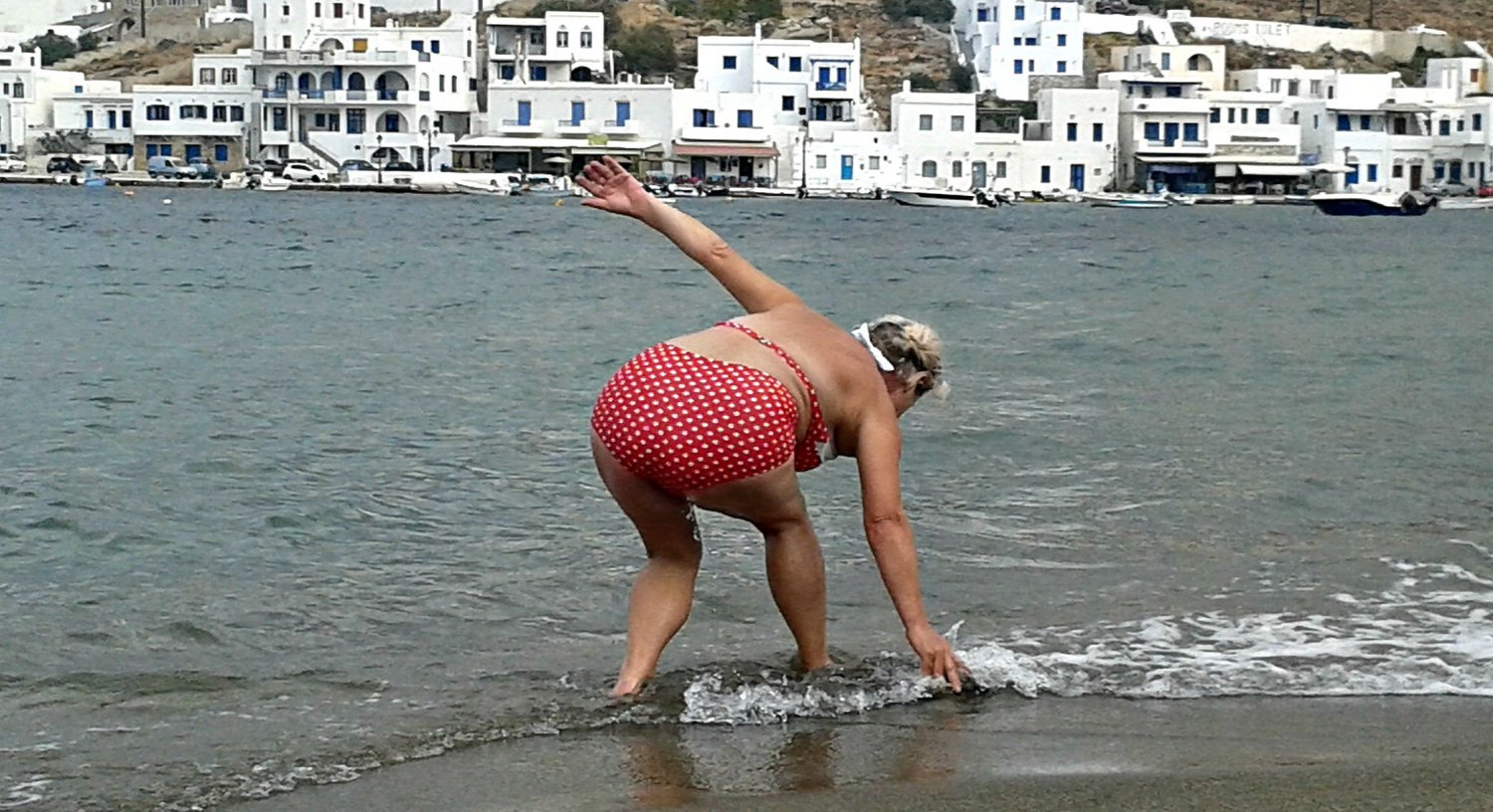 야외에서 뚱뚱하고 축 늘어진 두꺼운 성숙한 몸매가 미끄러졌습니다. 12