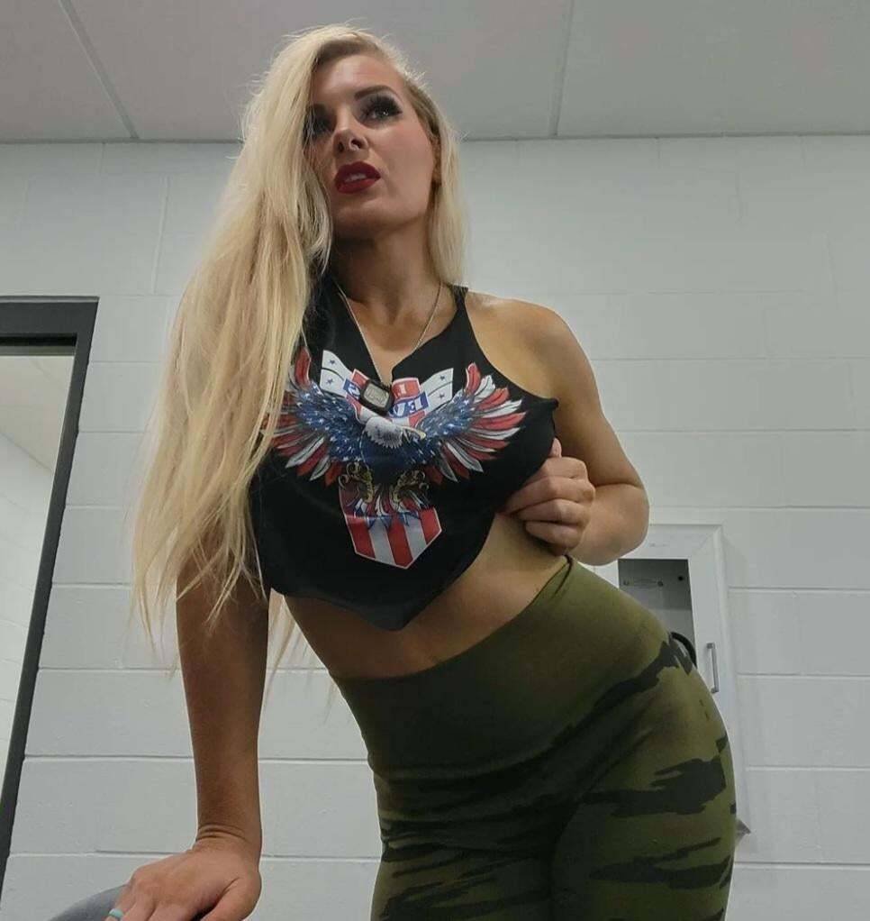 Ona sprawia, że twój penis jest sztywny jak patyk 😏😏 część druga 51