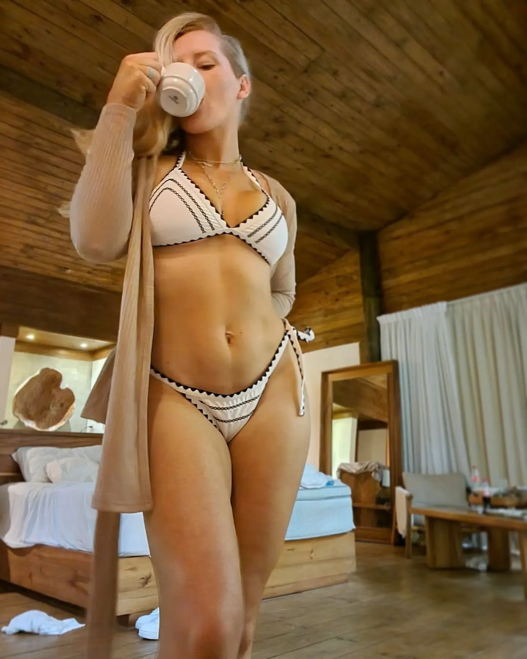 Ona sprawia, że twój penis jest sztywny jak patyk 😏😏 część druga 58