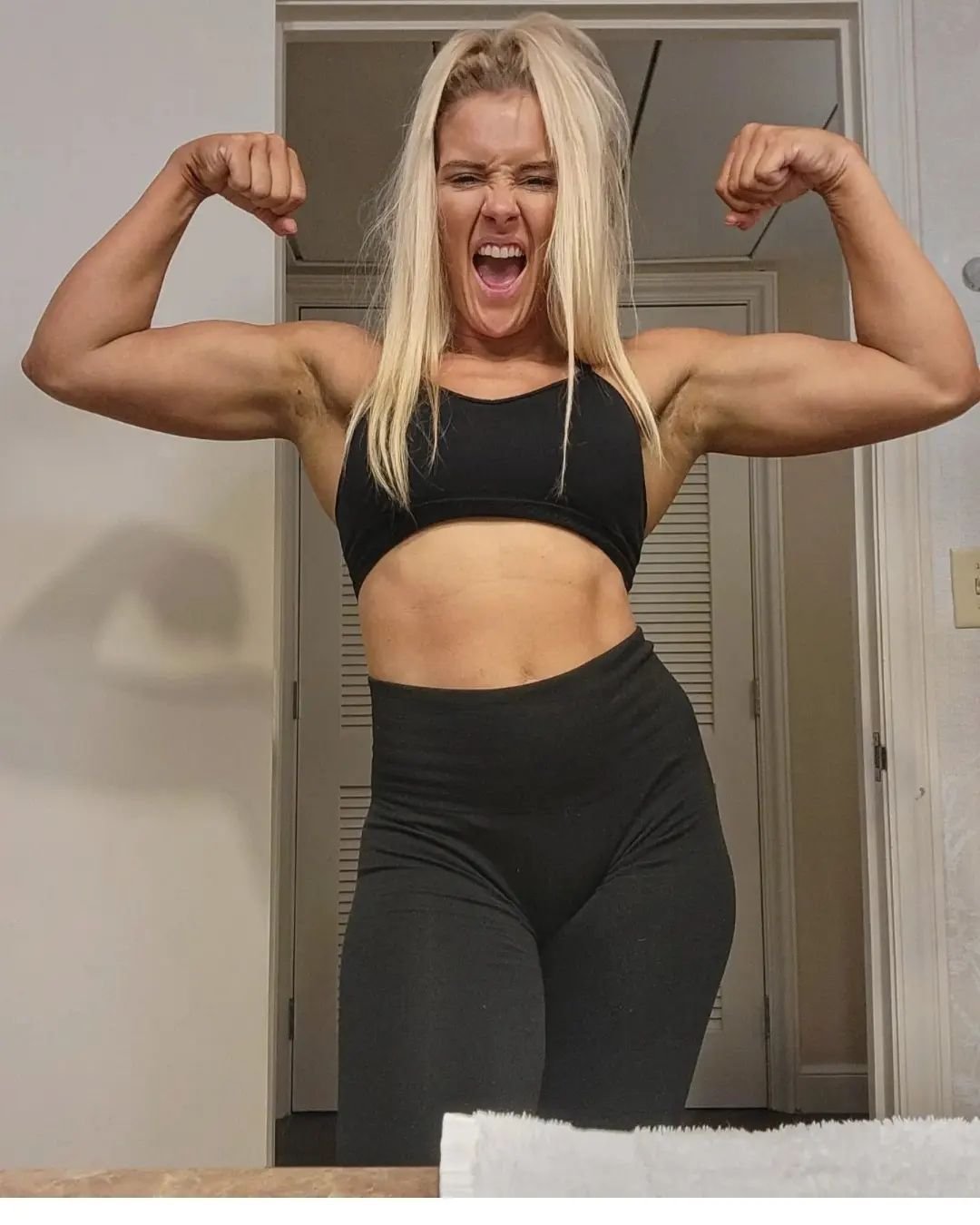 Ona sprawia, że twój penis jest sztywny jak patyk 😏😏 część druga 78