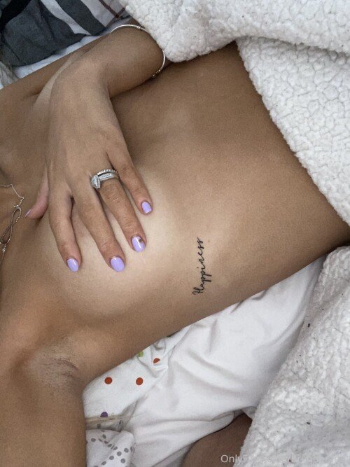 Slim Fit Beauty Shows Off Her Stunning Body 4
