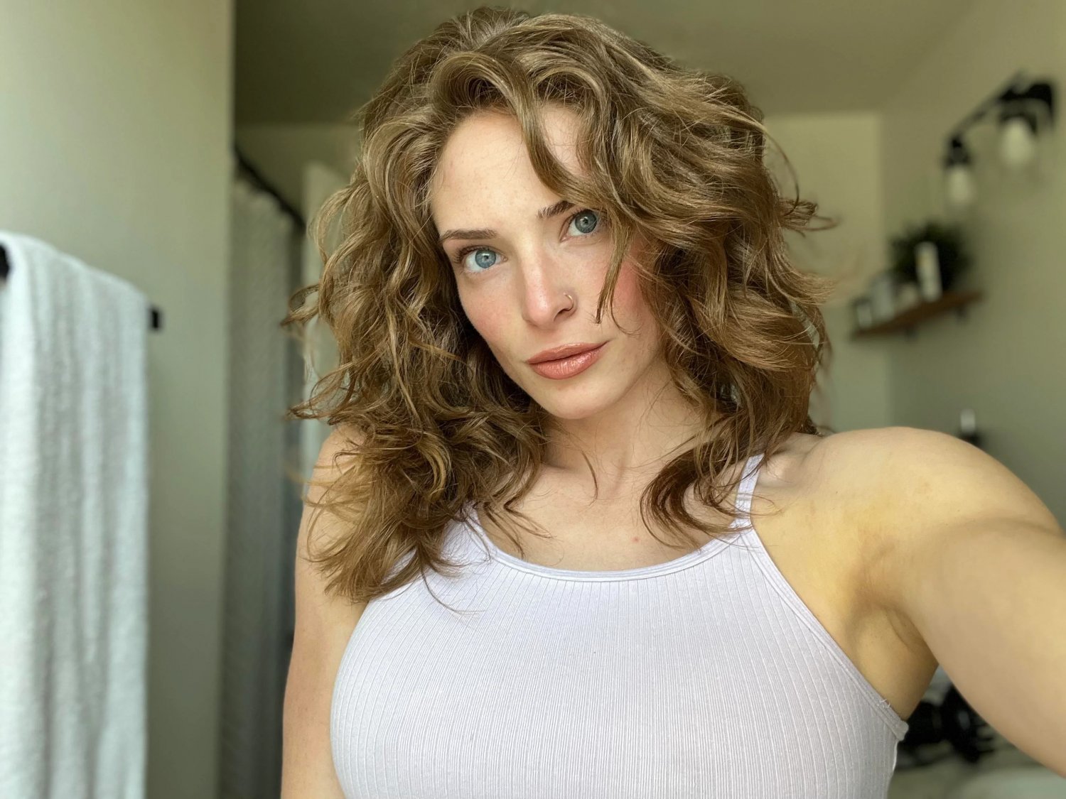 Fitness Wife Showing Off Her Curves ♠️ 1