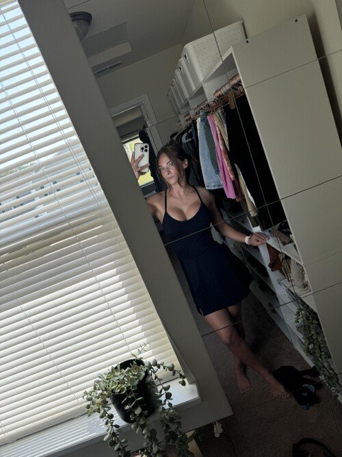 Fitness Wife Showing Off Her Curves ♠️ 20