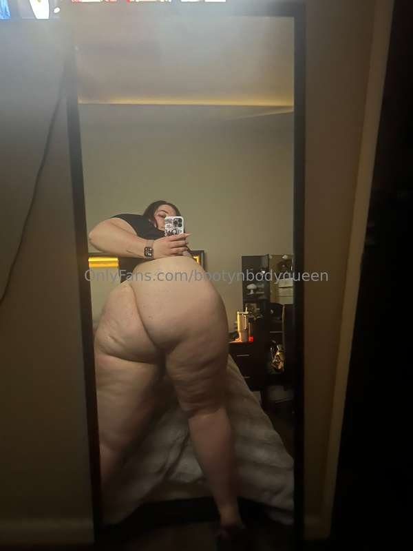 BBW Beauty Twerking And Showing That Ass 13