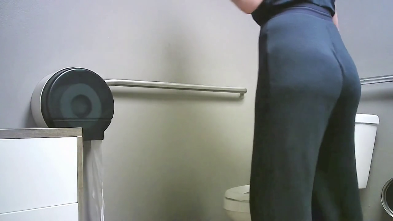 This Editing Deserves An Academy Award For Sexy Toilet Scene 1