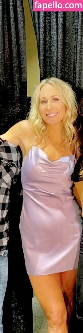 Nikki Glaser Hot Celeb Moments 9