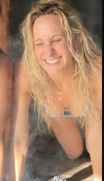 Nikki Glaser Hot Celeb Moments 32
