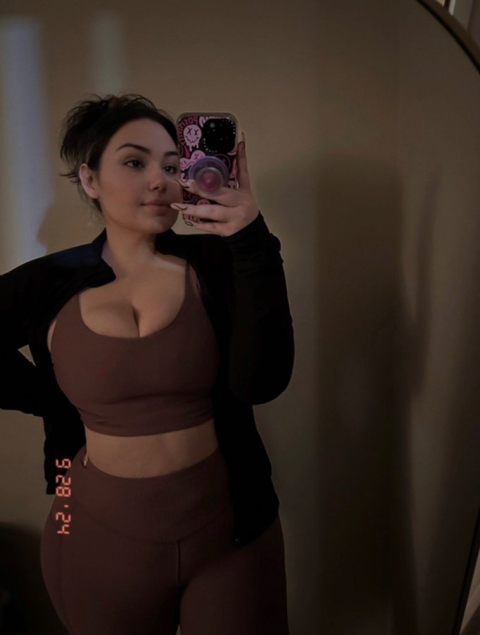 Gooner Bait Sarah Brady Shows Off Her Juicy Curves 1