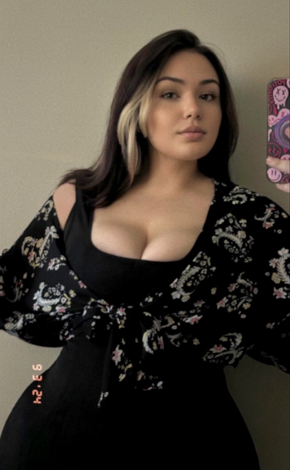 Gooner Bait Sarah Brady Shows Off Her Juicy Curves 5
