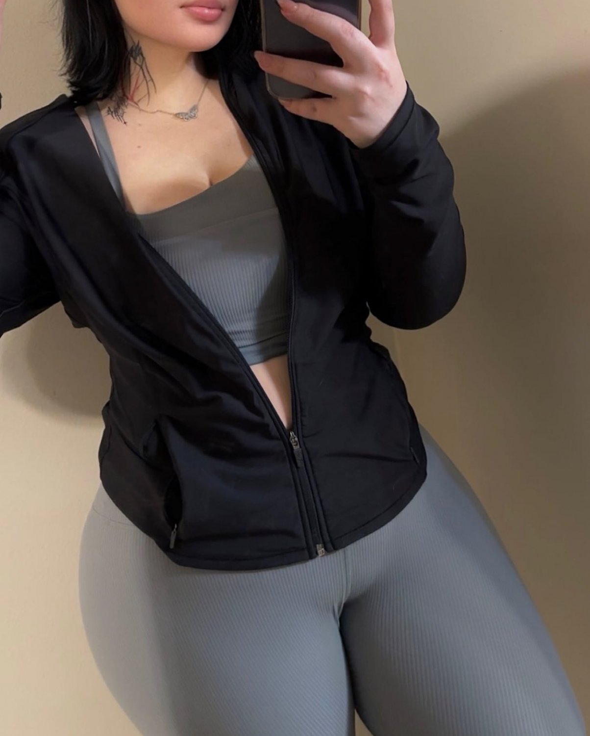 Gooner Bait Sarah Brady Shows Off Her Juicy Curves 17