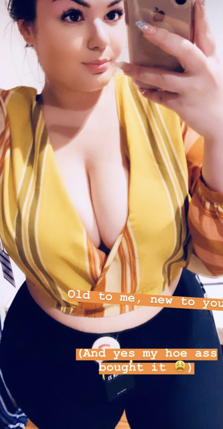 Gooner Bait Sarah Brady Shows Off Her Juicy Curves 44