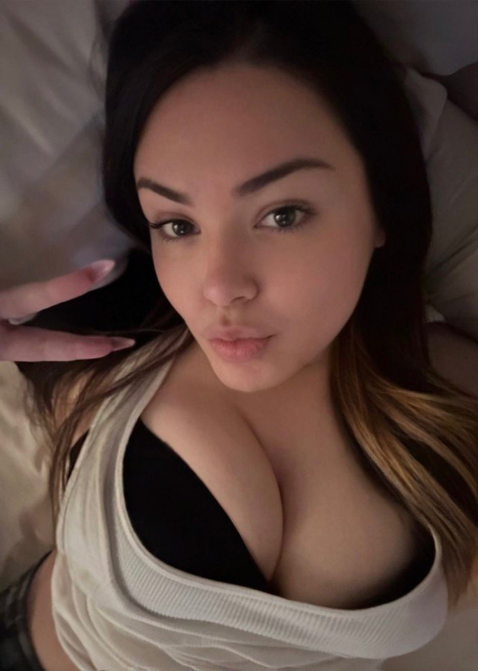 Gooner Bait Sarah Brady Shows Off Her Juicy Curves 46