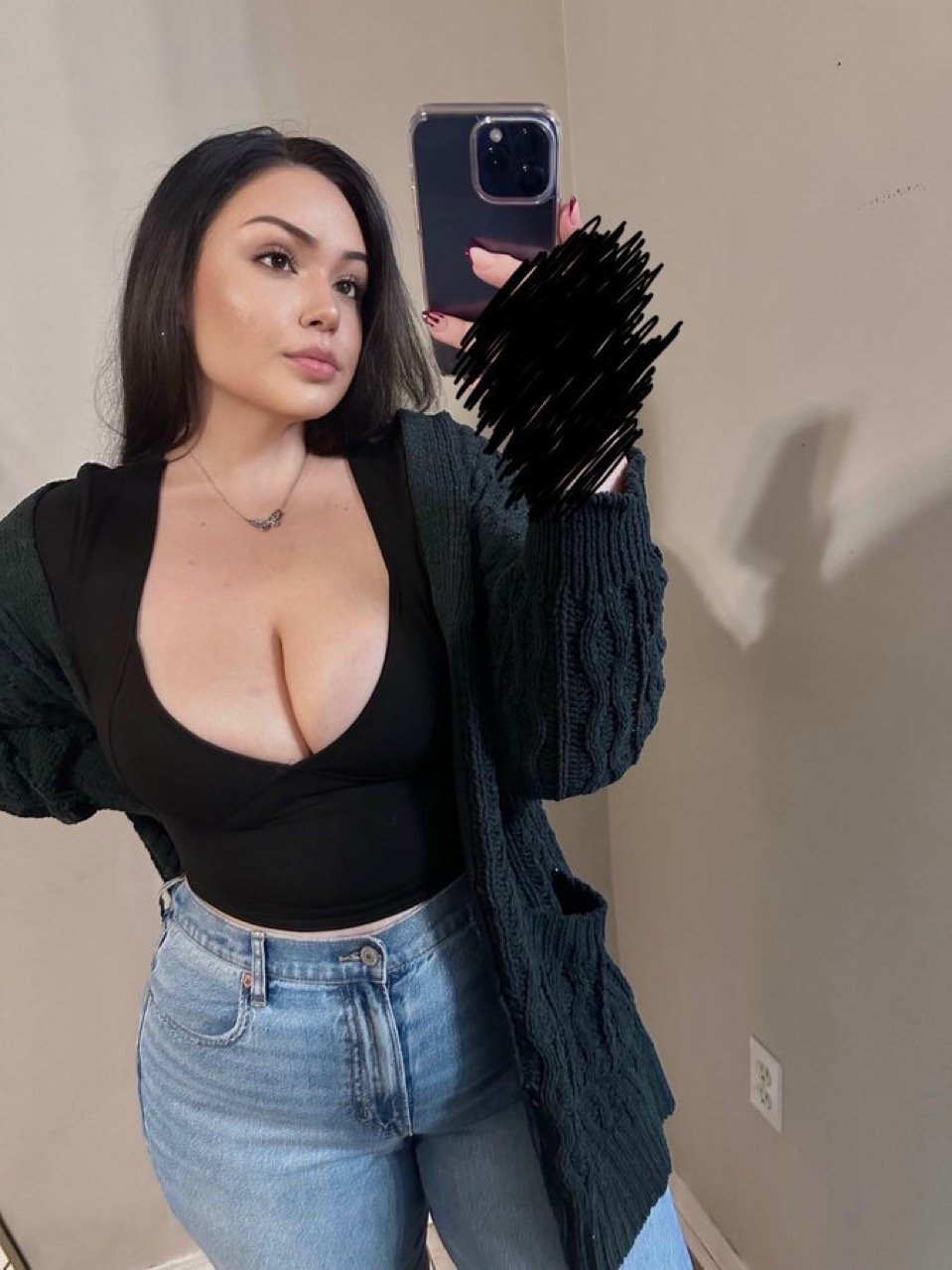 Gooner Bait Sarah Brady Shows Off Her Juicy Curves 64