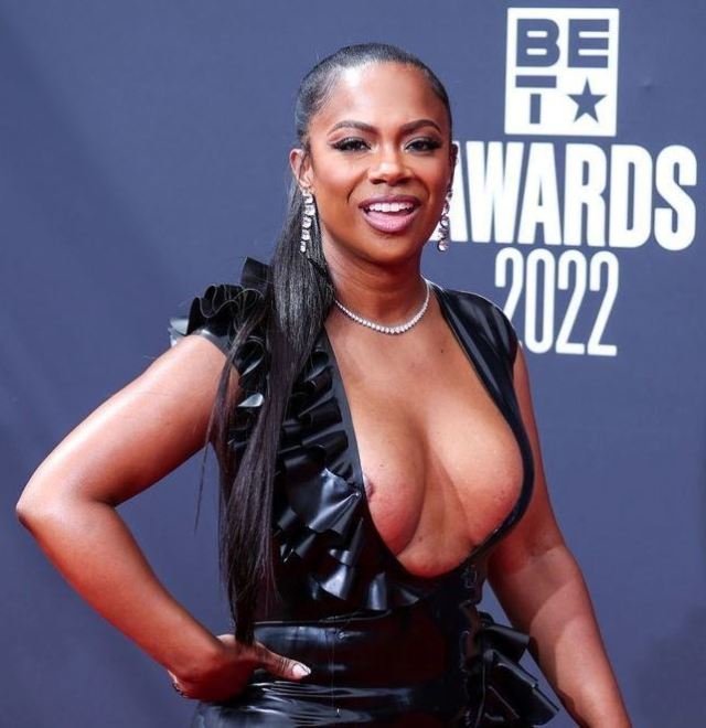 エボニー・クイーンズ・スティール・ザ・スポットライト・ウィズ・ピュア・センシュアリティ 13