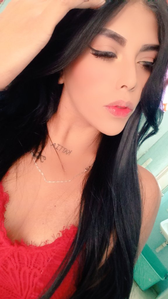 Latina Beauty Dannnia Snaps Her Juicy Curves 9