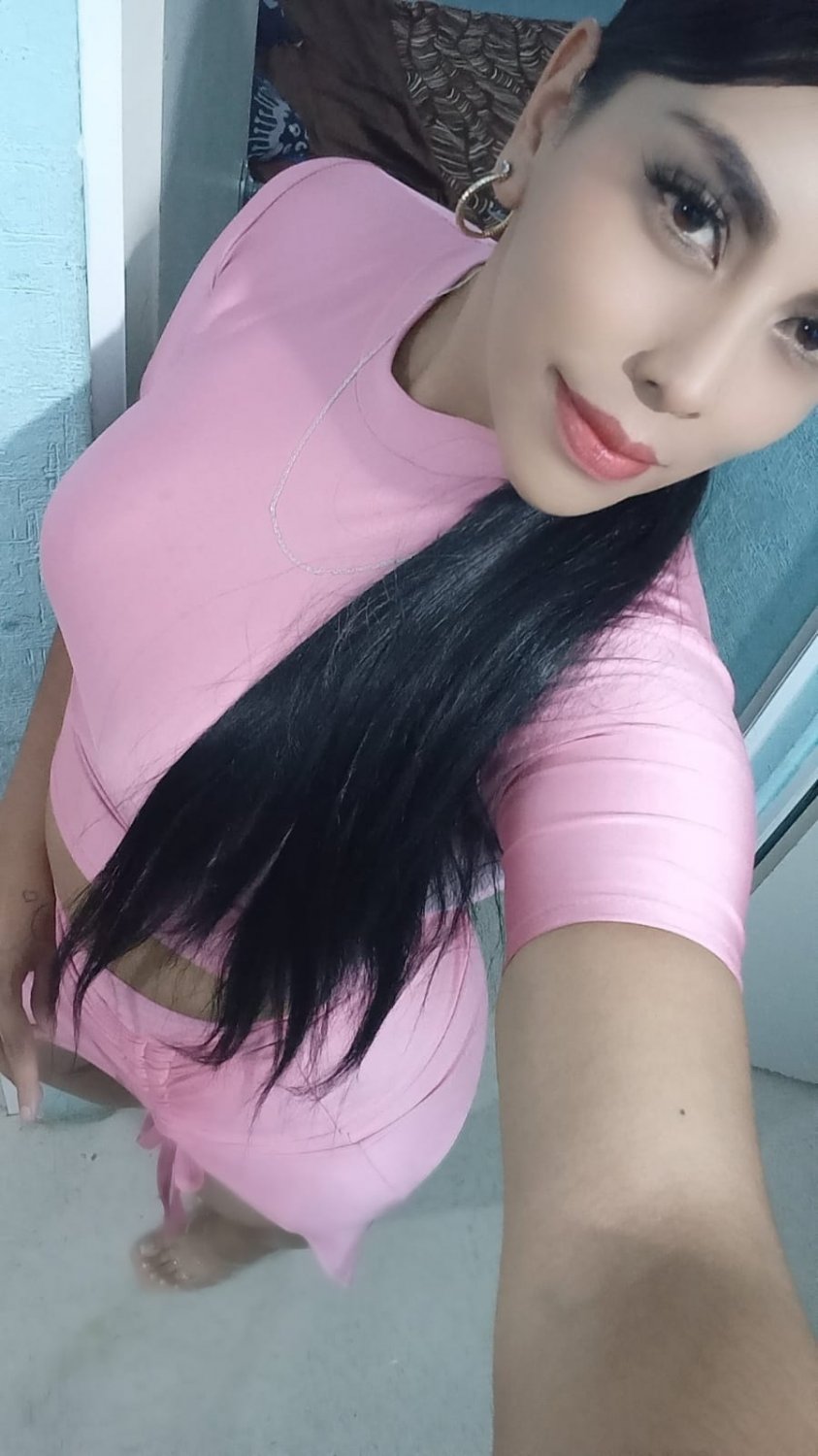 Latina Beauty Dannnia Snaps Her Juicy Curves 11