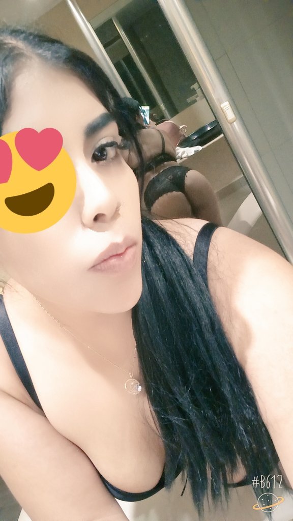 Latina Beauty Dannnia Snaps Her Juicy Curves 18