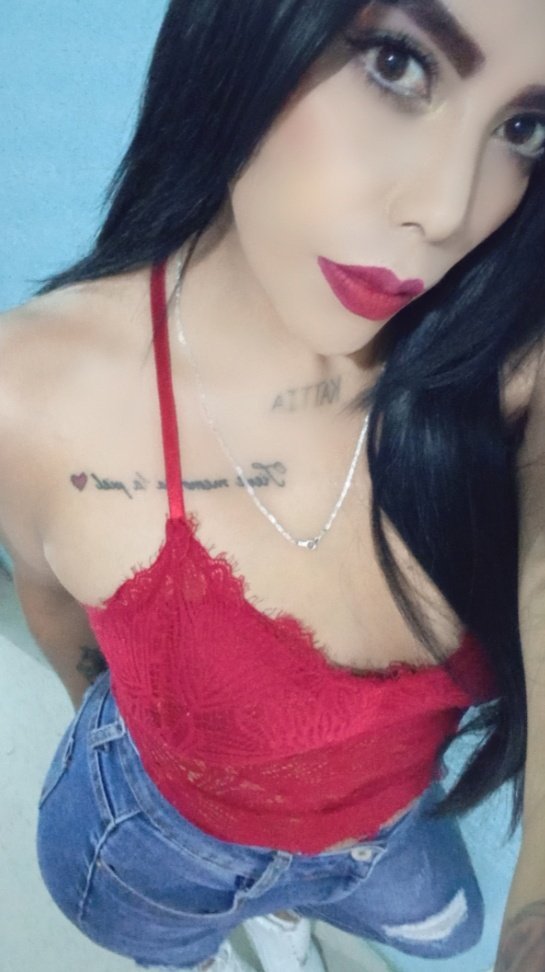 Latina Beauty Dannnia Snaps Her Juicy Curves 37