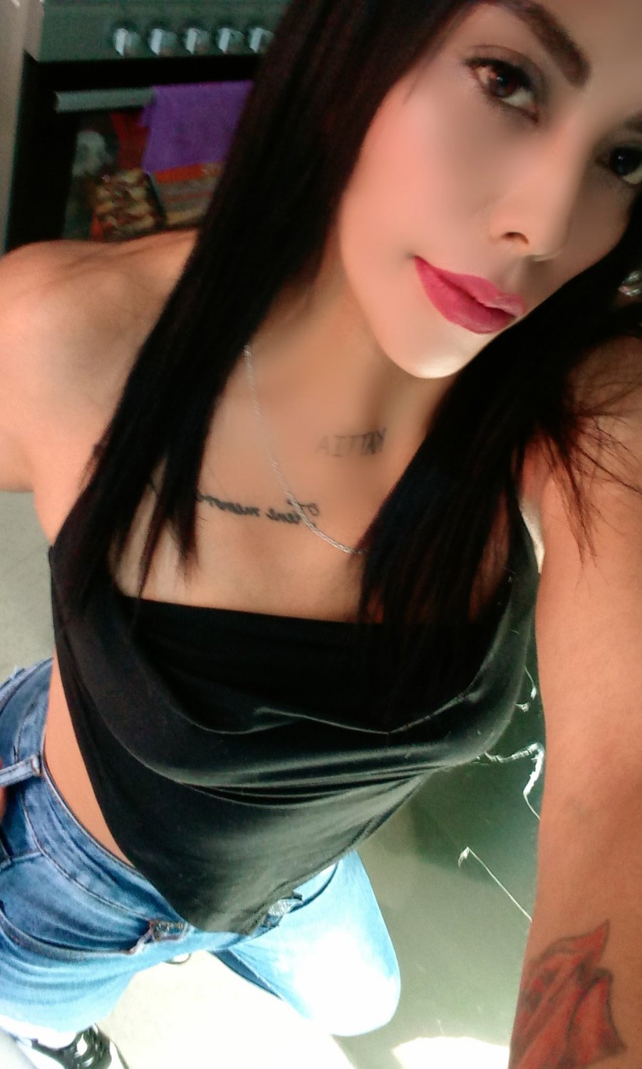 Latina Beauty Dannnia Snaps Her Juicy Curves 41