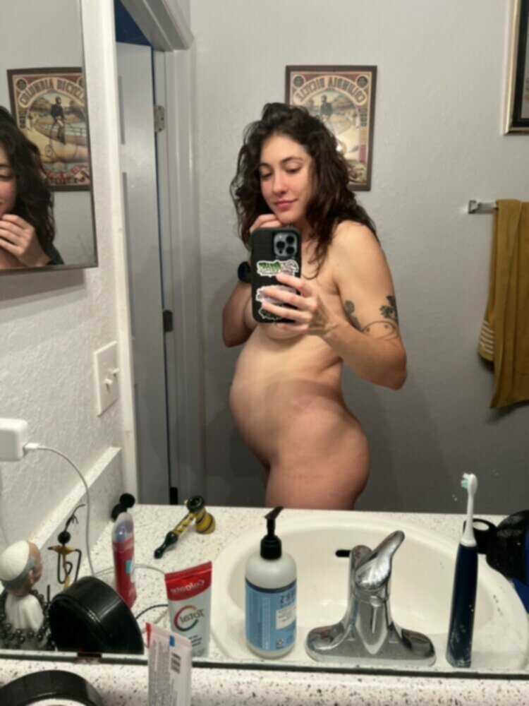Prostituta grávida Becca R 29