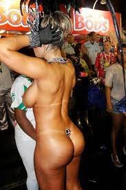 mujeres anónimas y famosas desnudas en el carnaval 3
