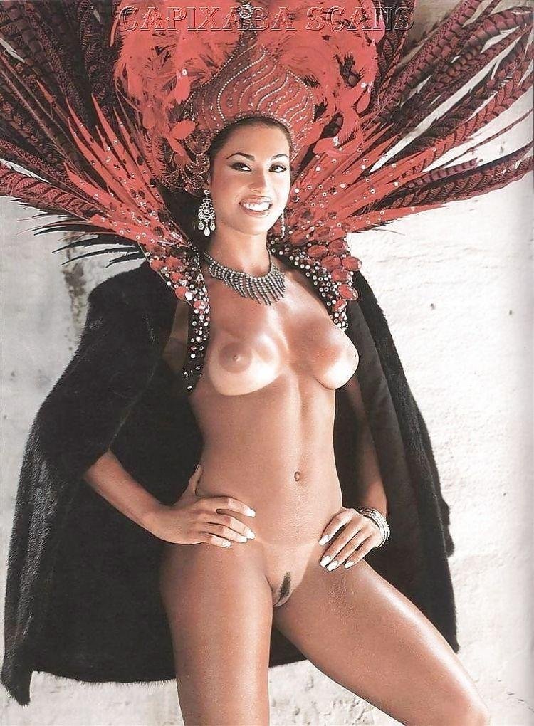 mujeres anónimas y famosas desnudas en el carnaval 16