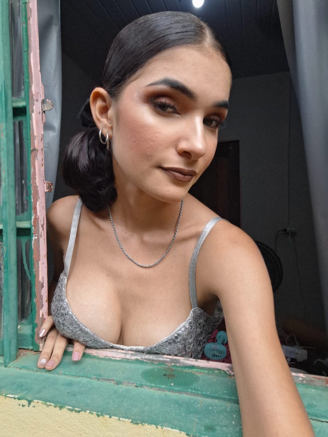 Busty Dudinha Shows Off Her Juicy Curves 3