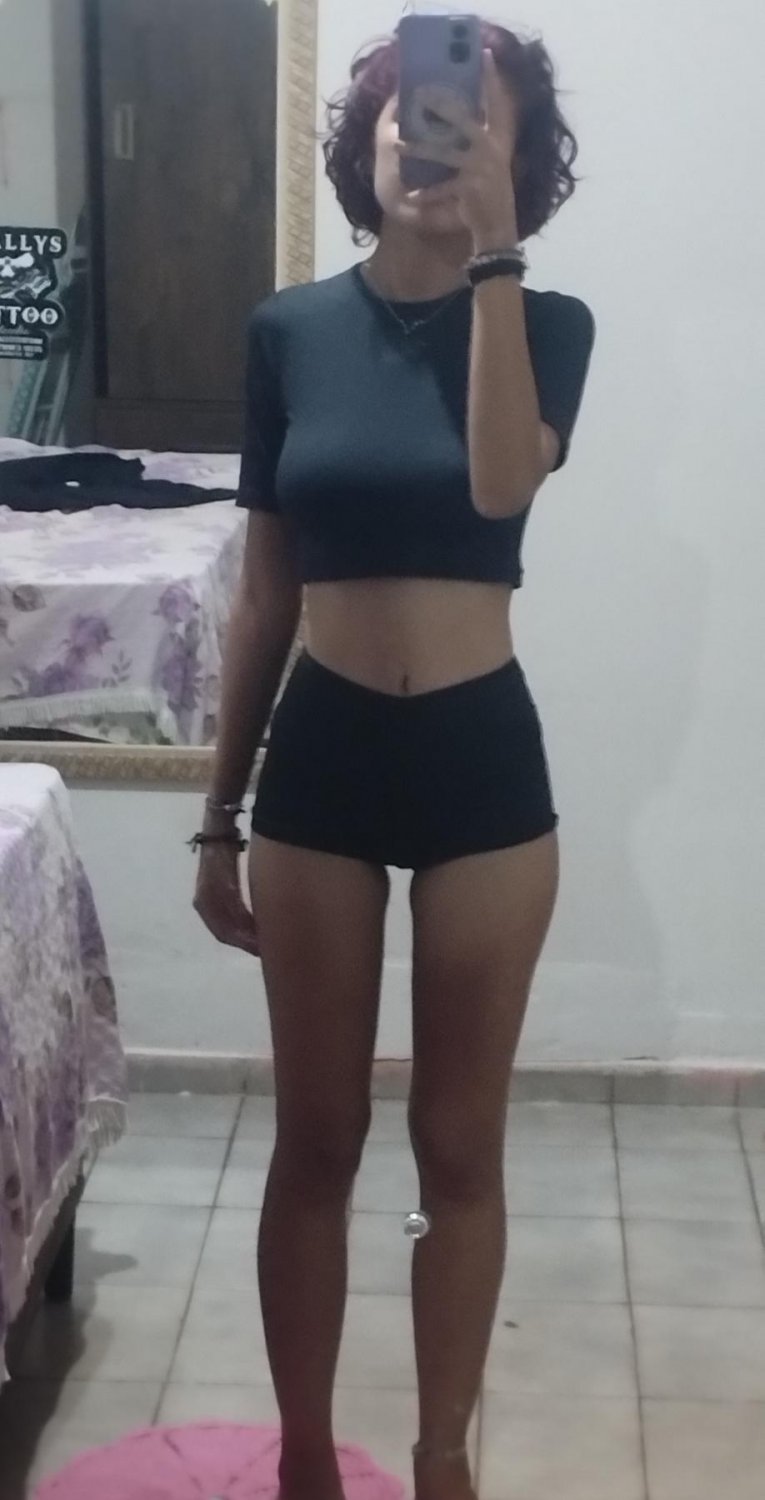 Busty Dudinha Shows Off Her Juicy Curves 4