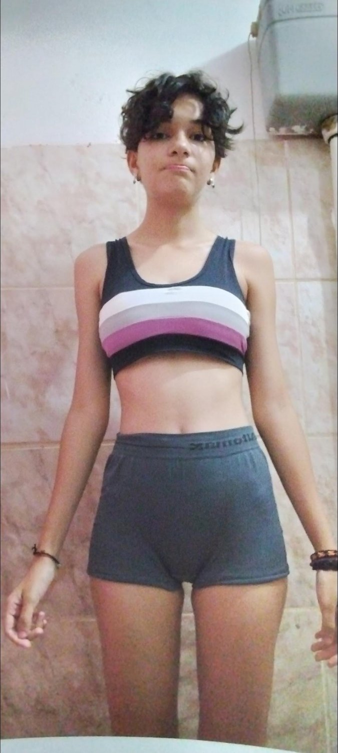 Busty Dudinha Shows Off Her Juicy Curves 6