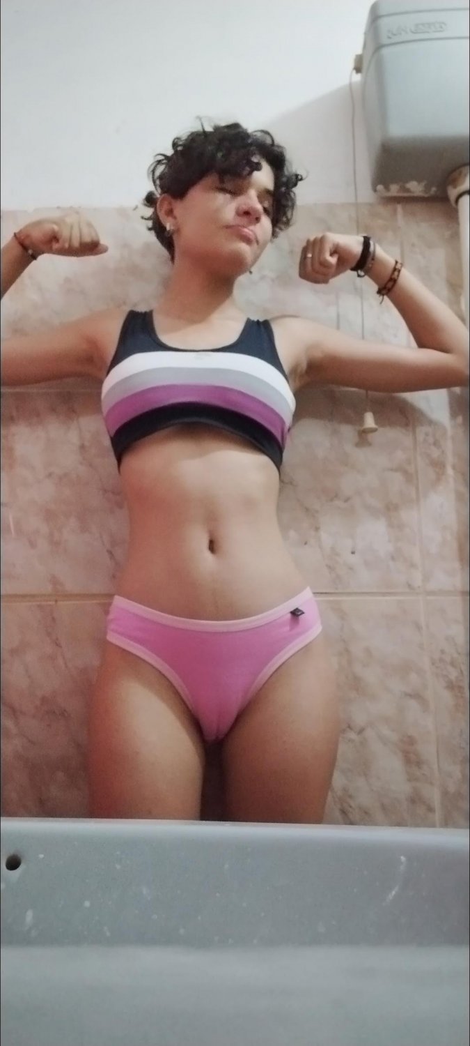 Busty Dudinha Shows Off Her Juicy Curves 10