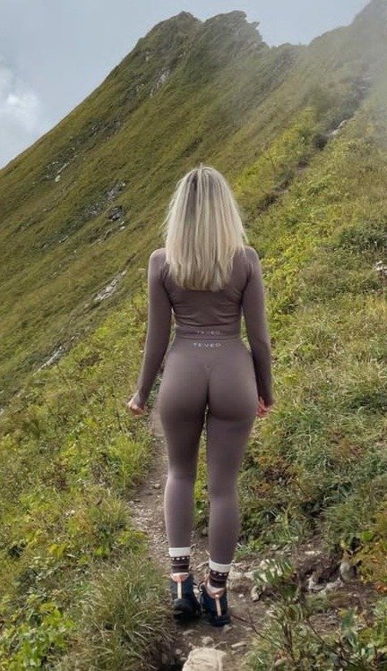 ウェンズデイ・ミルフス・ゲッティング・フィルシー・ミッドウィーク・トリーツ 44