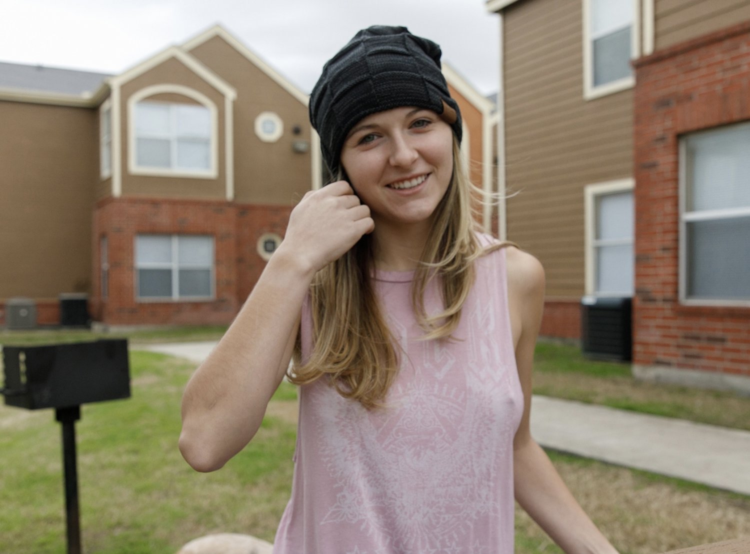 ホーニー・ワイフ・ファイナリー・コート・オン・カメラ・ベッギング・フォア・モア・コック 1