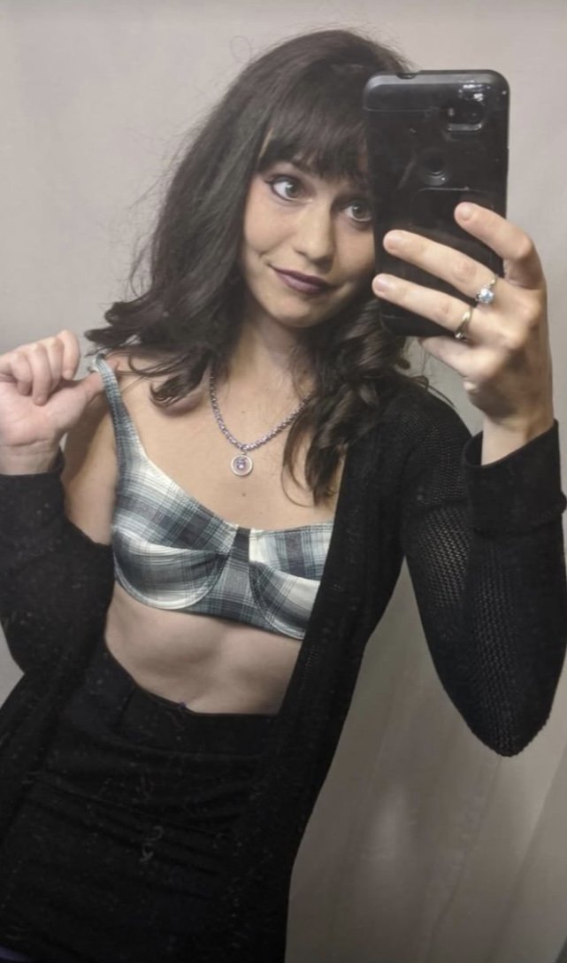 シェイムレス・アベロセクシュアル・ビューティー・キャプチャード・イン・ア・スティーミー・セルフィー・モーメント 3