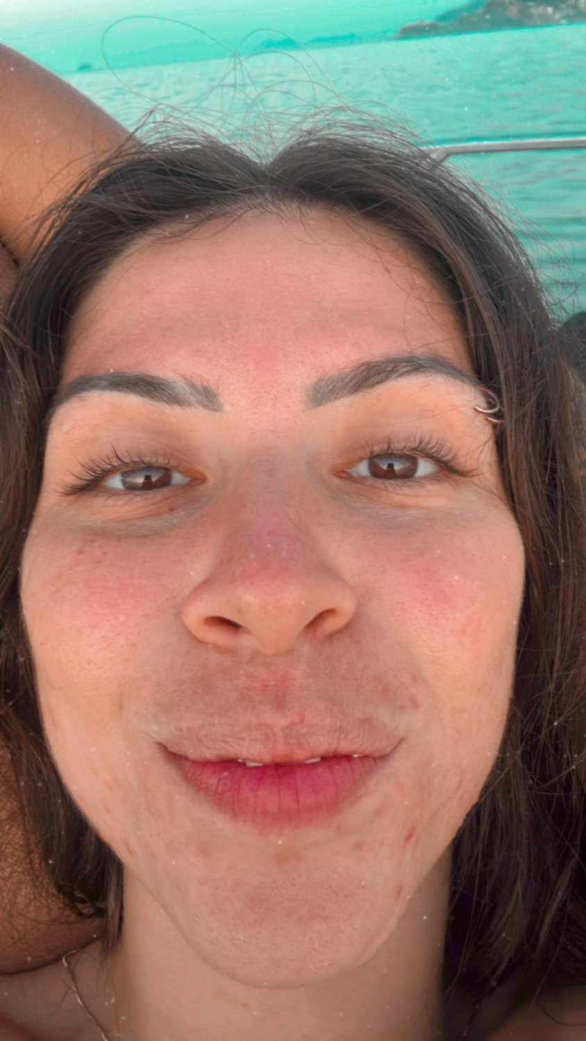 シーズ・トゥー・ホット・ノット・トゥ・ワーシップ — トリビュート・ハー・アンド・アイル・ポスト・イット！ 1