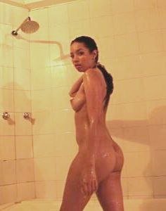 カーリー・ヘアード・モデル・バレリー・ポンセ・メルツ・ザ・カメラ・ウィズ・ハー・セダクティブ・ルックス 77