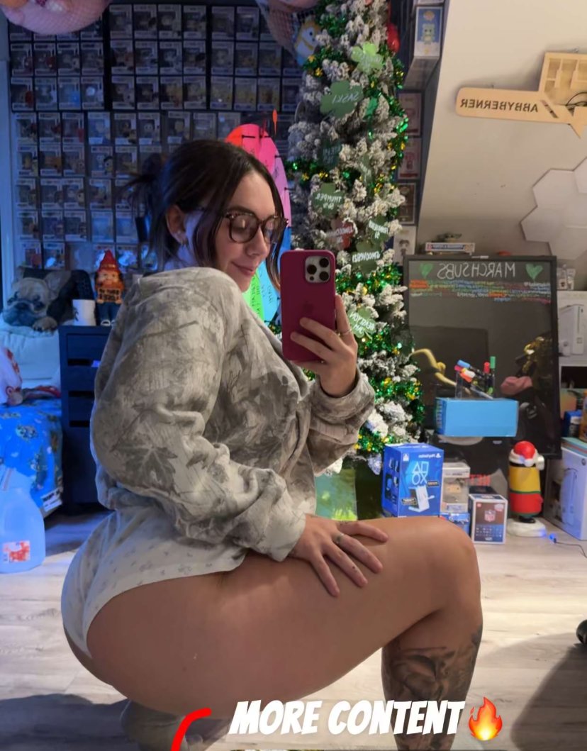 Selfie Queen Abby 196 Teases With Every Naughty Glance 1