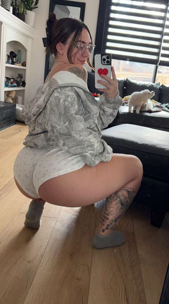 Selfie Queen Abby 196 Teases With Every Naughty Glance 3