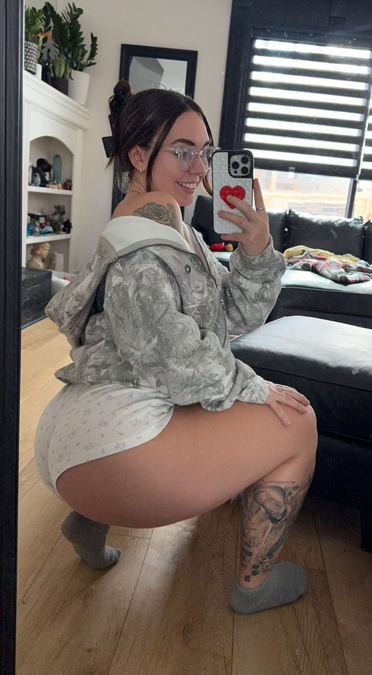 Selfie Queen Abby 196 Teases With Every Naughty Glance 4