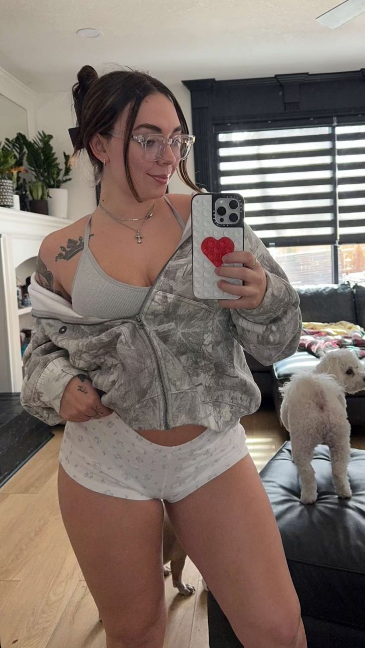 Selfie Queen Abby 196 Teases With Every Naughty Glance 6