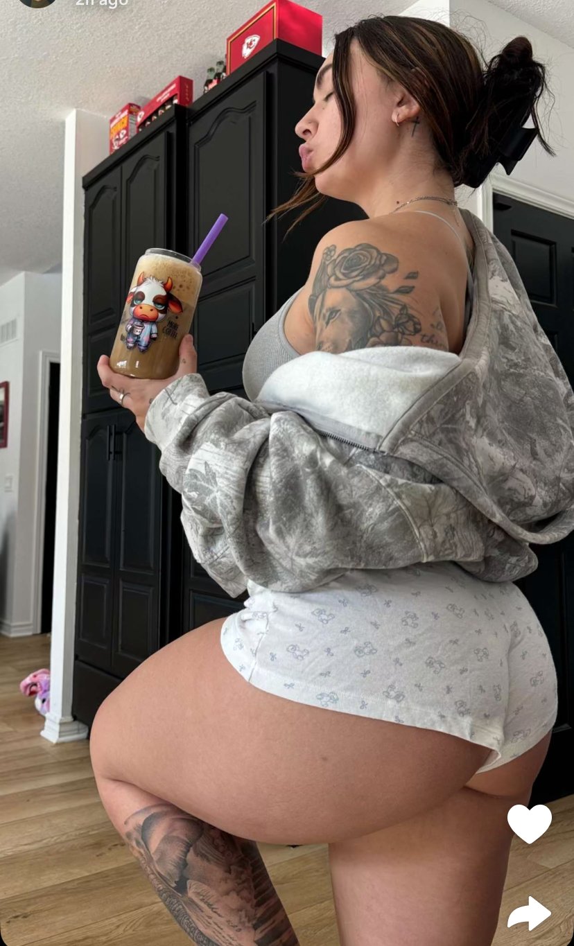 Selfie Queen Abby 196 Teases With Every Naughty Glance 8