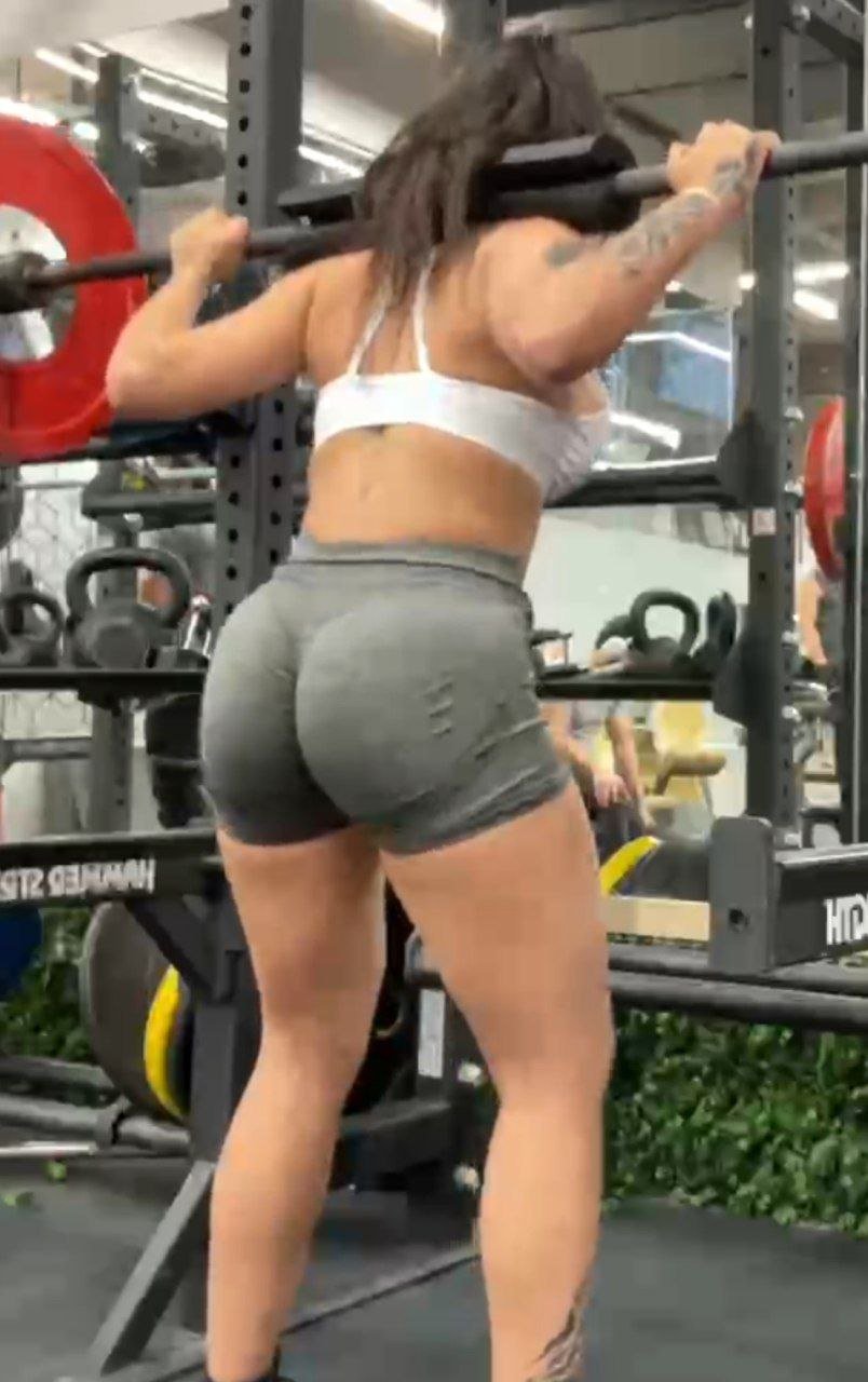Milica perrita argentina cachonda con culote 1