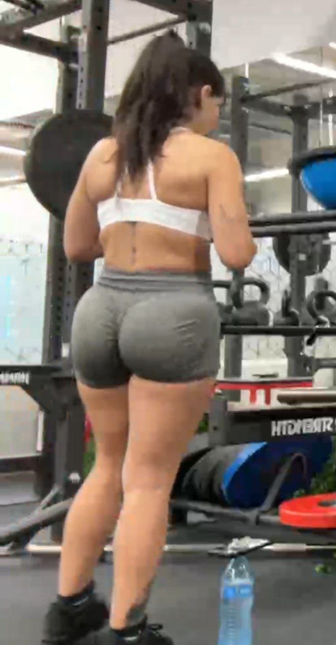 Milica perrita argentina cachonda con culote 22