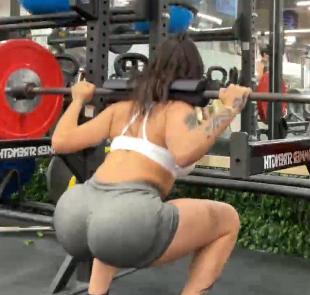 Milica perrita argentina cachonda con culote 26