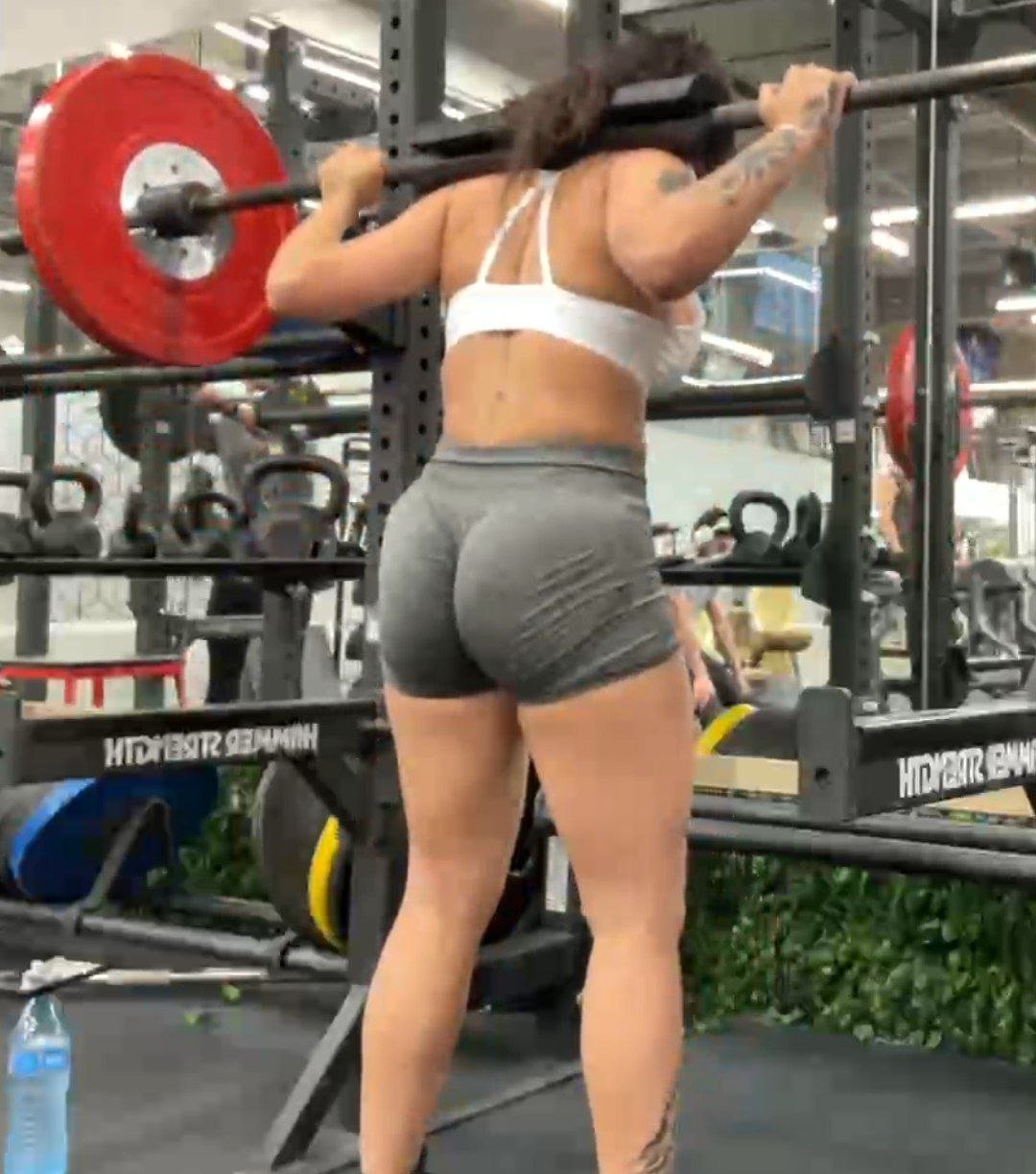 Milica perrita argentina cachonda con culote 27