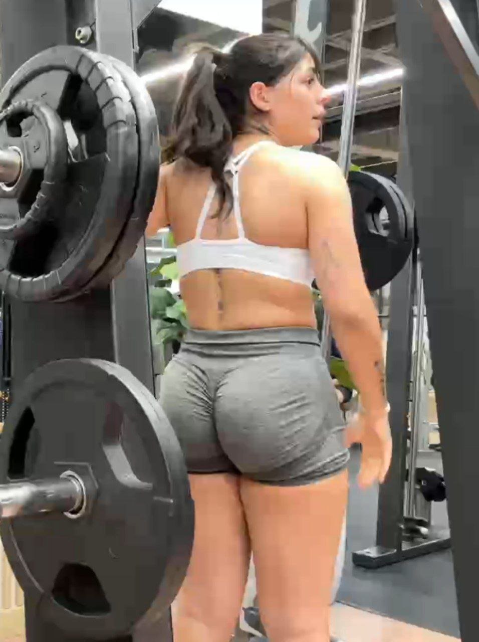 Milica perrita argentina cachonda con culote 28