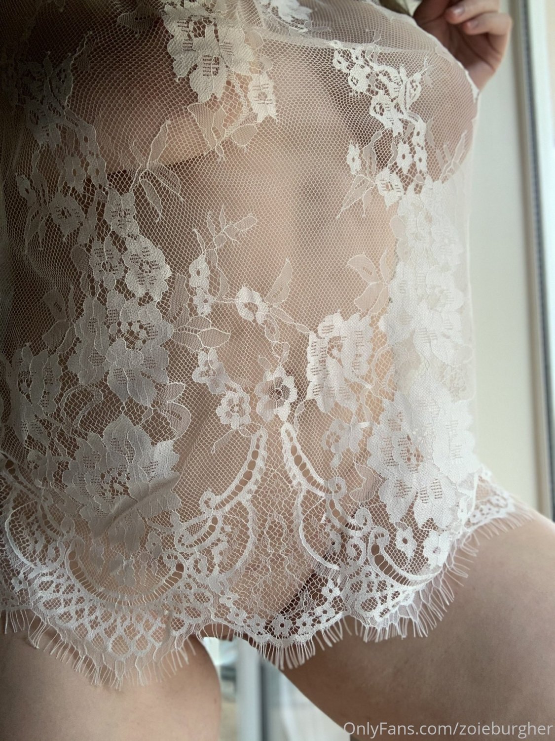 não posso supor que a zoe burhger faça pornografia agora!!! 86