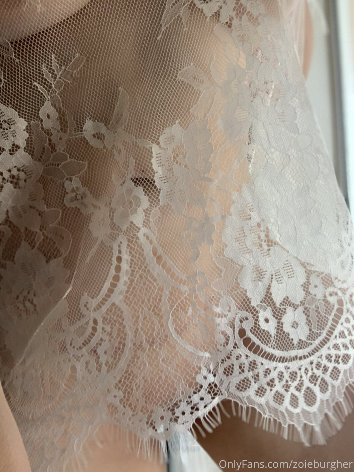 não posso supor que a zoe burhger faça pornografia agora!!! 90