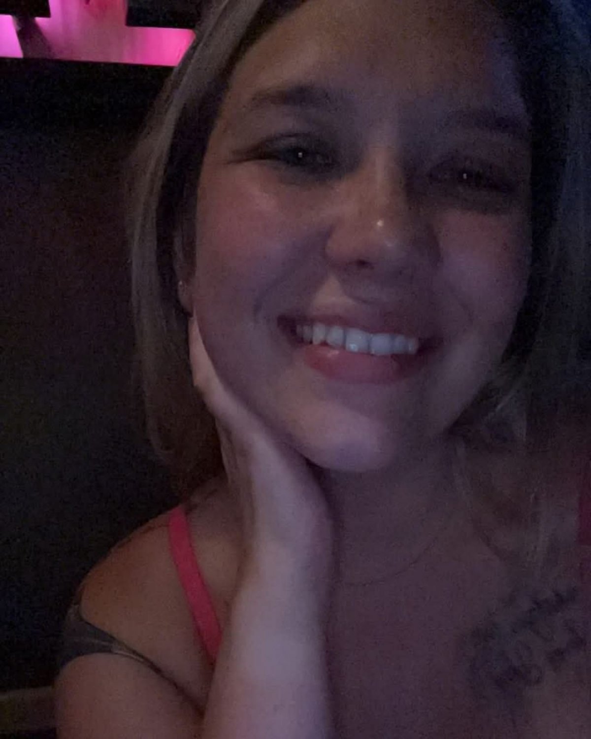 Attraktives Playgirl wird vorgeführt, kik bigg_d_adi mit deinem 1