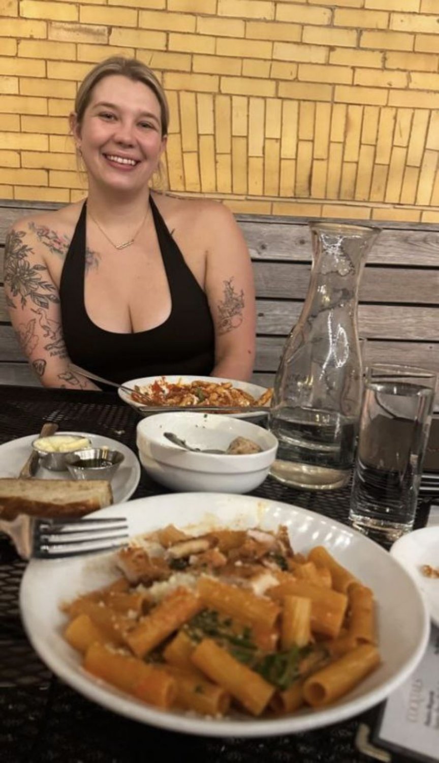 Attraktives Playgirl wird vorgeführt, kik bigg_d_adi mit deinem 3