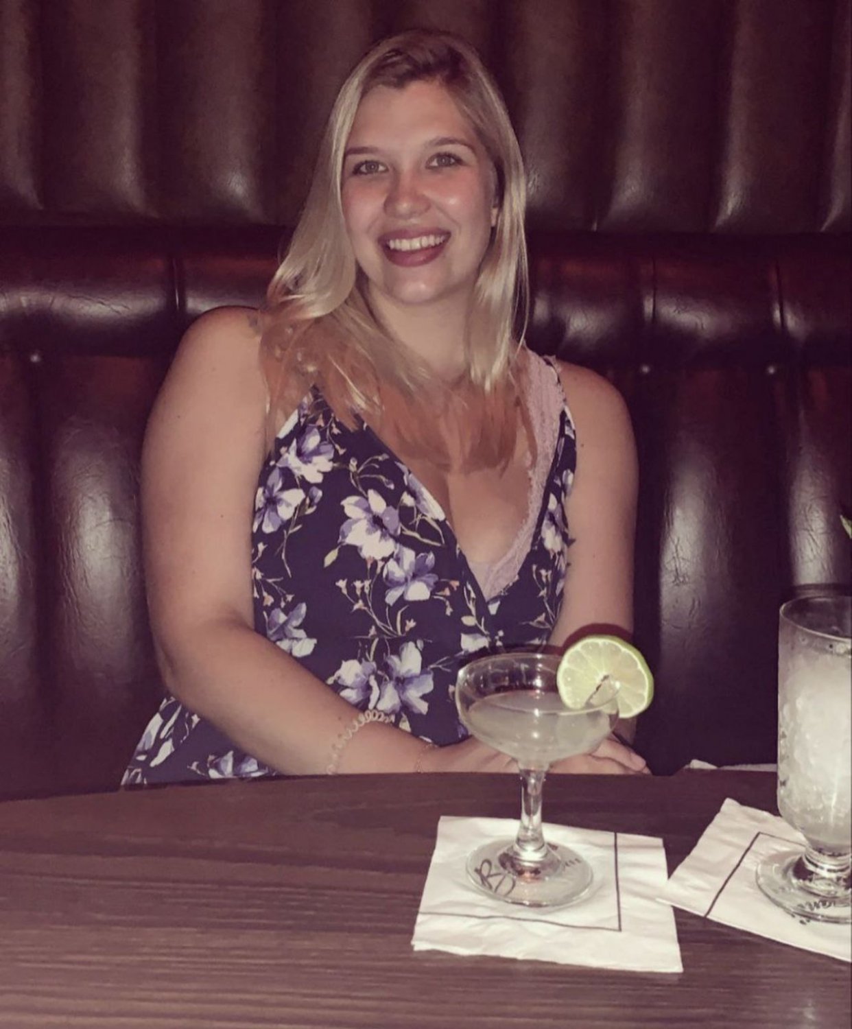 Attraktives Playgirl wird vorgeführt, kik bigg_d_adi mit deinem 4